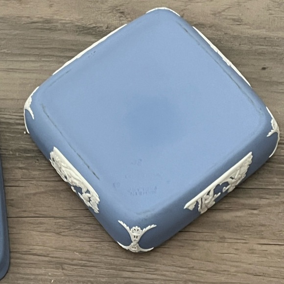 Vintage WEDGWOOD Blue JASPERWARE Square Trinket Box Lid Mythology - Picture 5 of 11